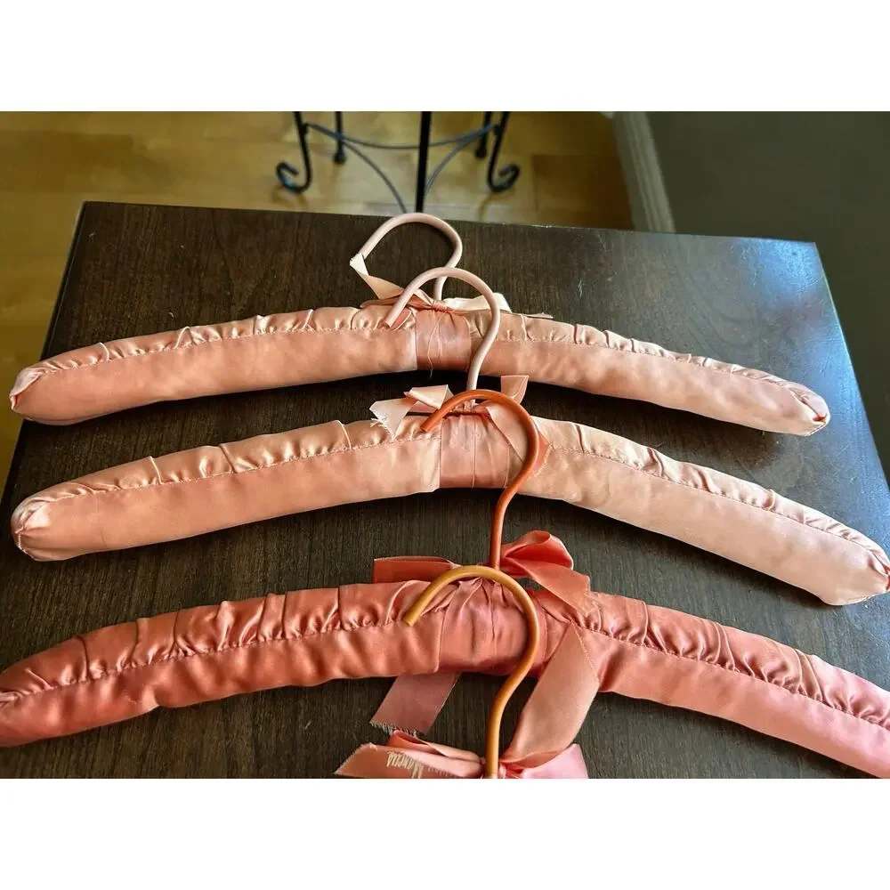 4 Vintage satin padded clothes hangers delicate ribbon bows pink Neiman Marcus